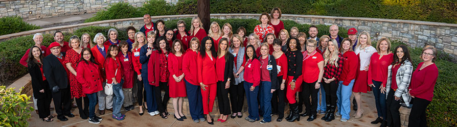 Group photo of the WomenHeart Support Group outside